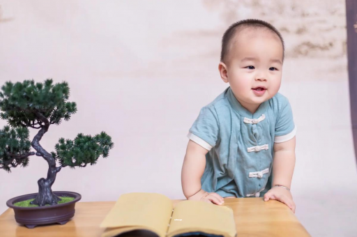 南宁宝宝抓耳朵是什么原因